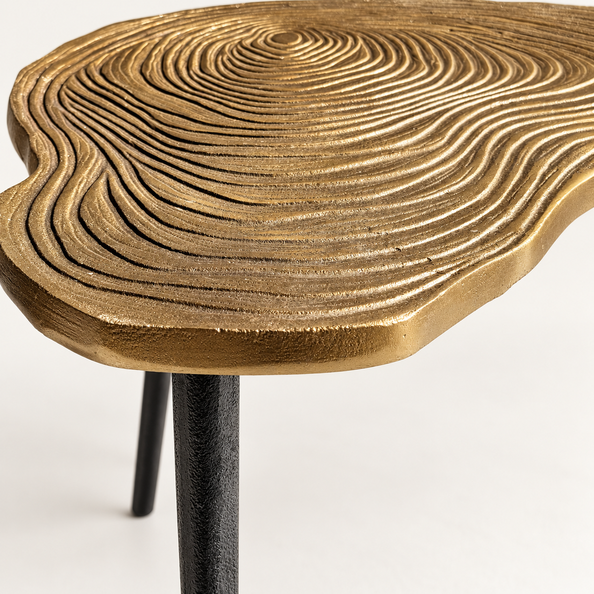 Detail of the etched clover pattern on the brass-coloured top